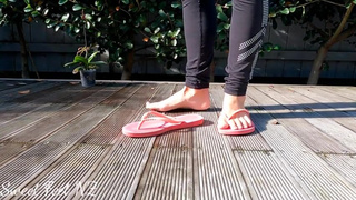 Little Man loves Giantess in Flip Flops