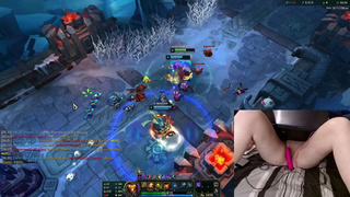 [GER] Gamer Girl playing LoL with a vibrator between her legs
