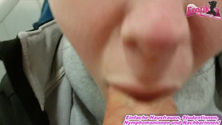 deutsches Normales deutsches Mädchen lutscht schwanz auf toilette