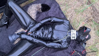 Dog Slut-Orgasma Celeste dog training outdoor