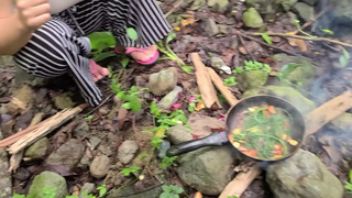 Pinay Cooking Wild Ferns and Sex in the Riverside - Viral Single Mom Outdoor