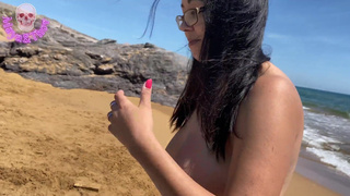 FØLGER henvender sig med ønsket om at give mig creme og nydelse foran min kæreste