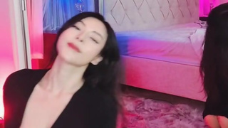 Chinese girl dancing and showing big boobs 美女主播露点抖奶舞蹈騷