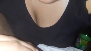 Mi amiguito quiere que le chupe la verga hasta el fondo