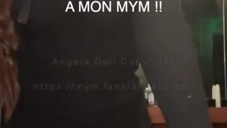 Angela Doll - defi risqué : me faire enculer par mon collegue de bureau dans les WC !!!