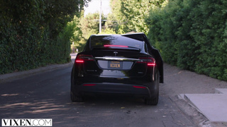 VIXEN - A nympho has the best threesome of her life