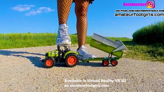 Kati crushing crush trample in fishnet tights crushes a big tractor, everything is completely broken