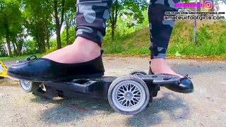 Kati´s DTM racing car Auto Crush crushes Trampling Trample crushing barefoot ballerinas