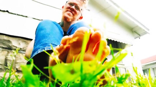 Giant Shrinks You Outdoor Dirty Foot Worship FTM