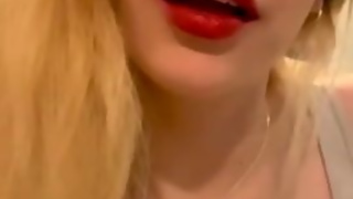 Gentle Giantess applies Lipstick