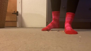 Giantess Kristine in red