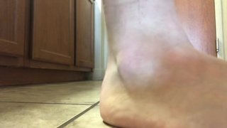 Giant walks over and squishes object repeatedly