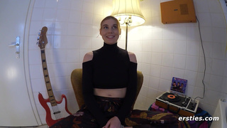 4 Lesbians Have a Hardcore Squirting Session