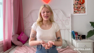Cute Blonde Lizzy Grabs A Dildo & Starts Masturbating