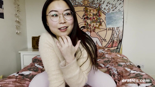 Cute Babe Yiming Uses a Variety of Sex Toys To Get Off