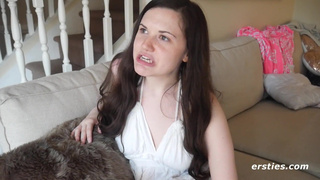 Darling Dani Masturbates With the Magic Wand