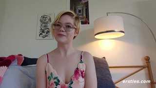 American Hottie Plays With Her Pussy Before Going Anal