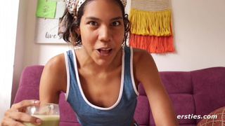 Caroline Gets It On with a Large Dildo