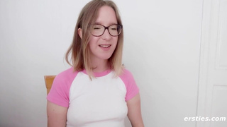 Amelia Gives Us a Sexy Show Outdoors