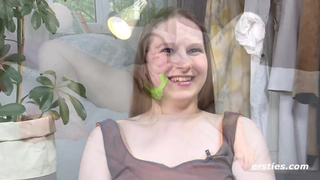 Nadine lässt uns bei ihren privaten Orgasmen zusehen