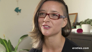 Sweet Sandy Shows Us How She Gets Off