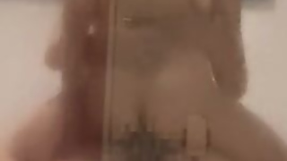 ＜Amateur／NTR／Oral＞My friend asked me to sex his girl friend, so I got in the shower.