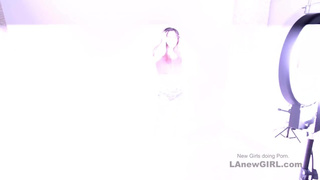 Picked up Brunette gives handjob at modeling audition