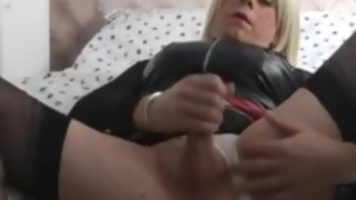 Crossdresser Holly has a sissygasm