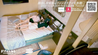 Kigger ind på et kærlighedshotel. Flirter sex med en storbarmet japansk kæreste. Kæmpe creampie