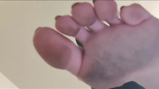Giantess with dirty feet smashing a little man