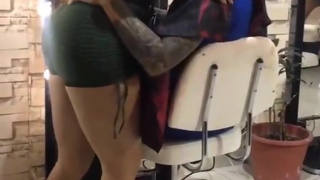 MI ESTILISTA ME CORTA EL CABELLO Y ME DA EL CULO