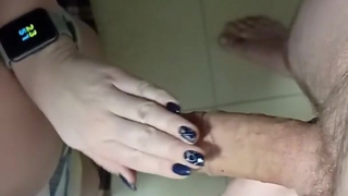 Порка члена в подъезде