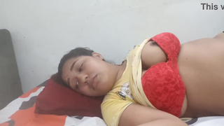 म विश्वास गर्न सक्दिन कि यो श्यामला यो ठूलो कुकुर संग के गर्दैछ, कृपया सावधानी संग हेर्नुहोस्