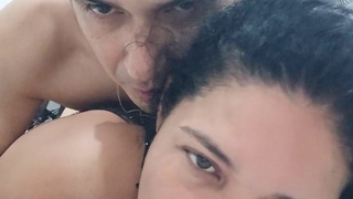 Mamada acostada rica deliciosa y nutritiva