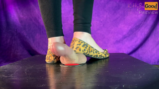 Shoejob Cumshot With Flats On Cockbox Trample