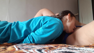 Вылизывает киску во время игры в тетрис, с русскими разговорами - lesbian_illusion