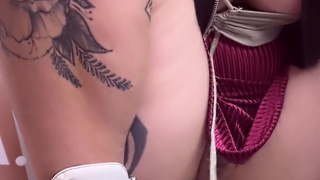 Tik-Tok model riskily fucks her pussy at the mall making her squirt