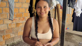 le doy dinero a la esposa de mi vecino para que la chupe