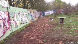 GERMAN SCOUT - Schlankes Teen Lullu in Berlin Park ohne Gummi gefickt