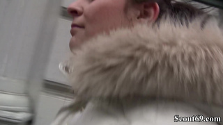 GERMAN SCOUT - JULY JOHNSON VON BERLINER STRASSE DIREKT AUF DEN SCHWANZ