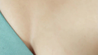 al aire libre me toco y mojo mi calzon