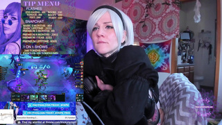 2B plays TFT and Mukbang? :o