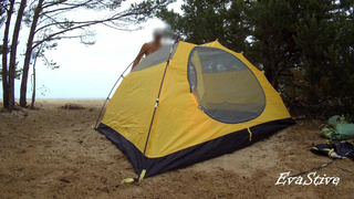 How to set up a tent on the beach naked. Video tutorial.
