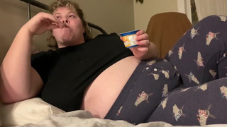 ALICE EATS: BBW CRAVES HER BOYFRIEND AND VORES HIM