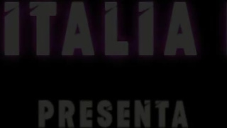 Foot Smelling Sfiganto Annusa i Piedi Della Sua Giovane Amica e Viene Umiliato Femdom Teen