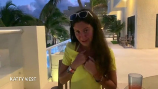 Русская шлюха сосёт и трахается с иностранцем в отеле за деньги