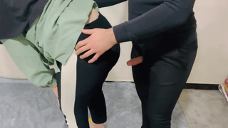 صاحب خونه میخواست منو بیرون کنه منم بهش کص دادم از نظرش پشیمون شد ابشو اوردم (مکالمه فارسی)