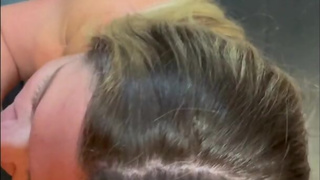 Milf gets playful in the gym