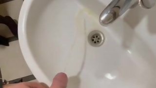 Случайно зашёл в туалет