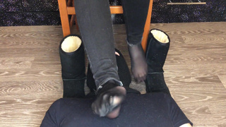 kelly_feet mistress slave lick shoes school girl kiss and sniff nylon socks